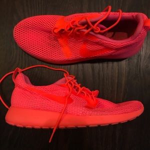 Pink neon Nike’s